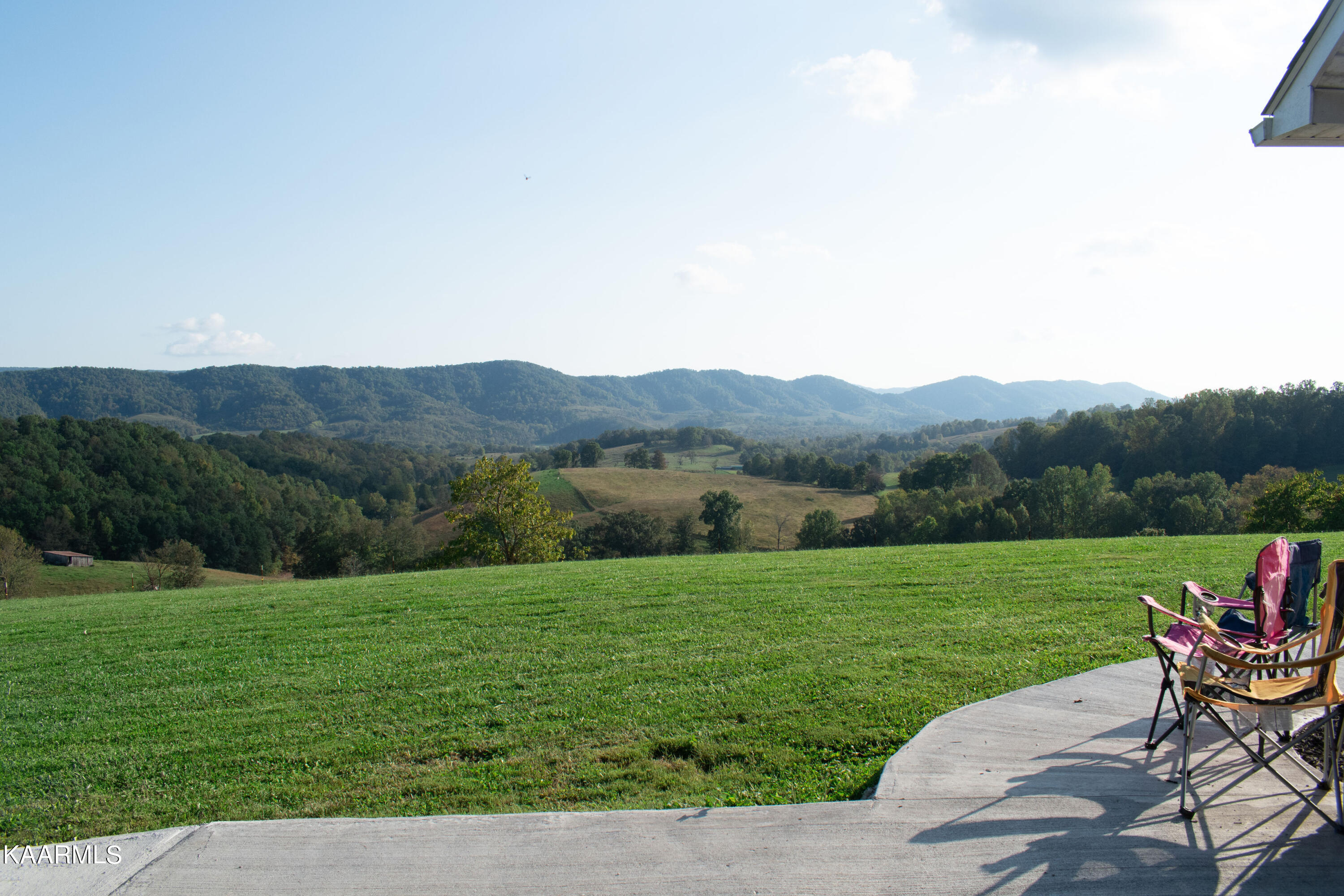1396 Montgomery Road Tazewell, TN 37879 - Photo 6 of 28 604F994D-F62D-46EA-8DD4-DD2939DE9323