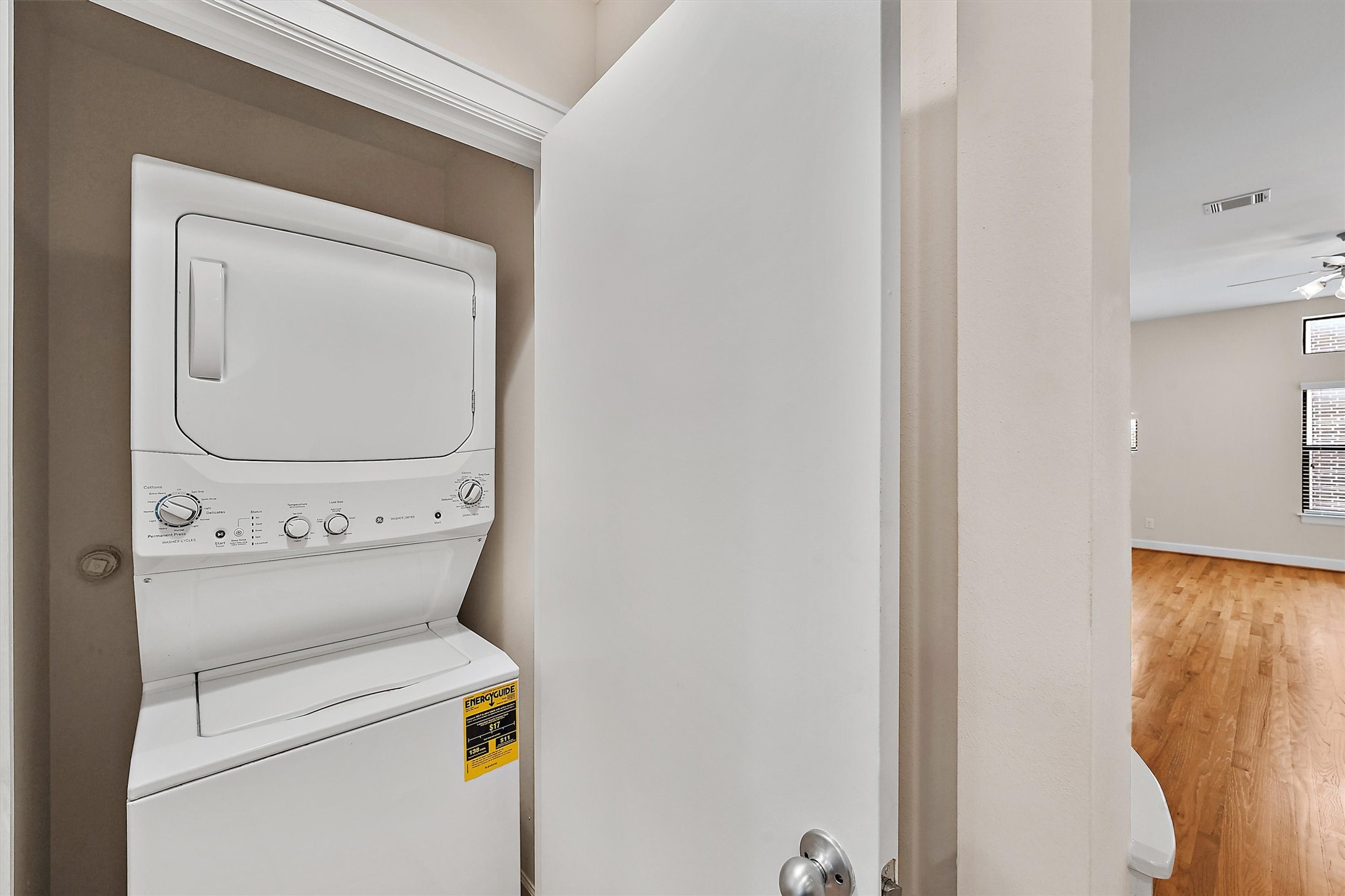 2710 Hullsmith Drive, Unit 903 Houston, TX 77063 - Photo 14 of 26 a utility room with dryer and washer