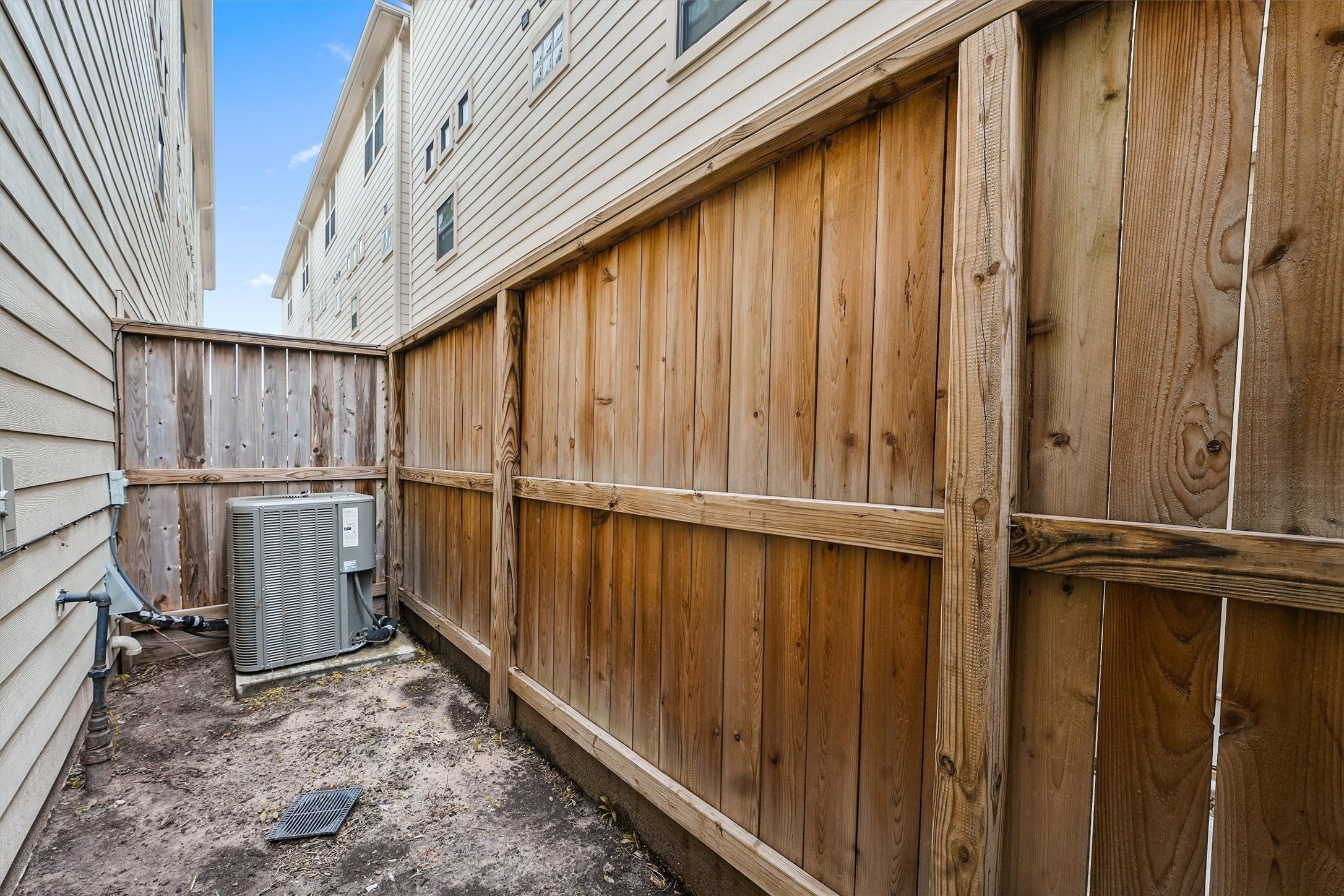 2710 Hullsmith Drive, Unit 903 Houston, TX 77063 - Photo 26 of 26 a view of a balcony with wooden walls