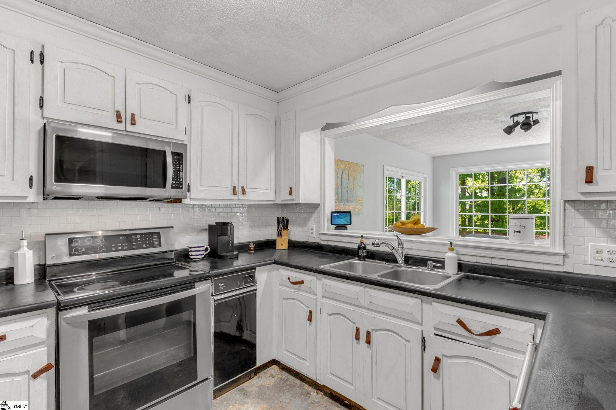 204 Garner Road Pickens, SC 29671 - Photo 9 of 36