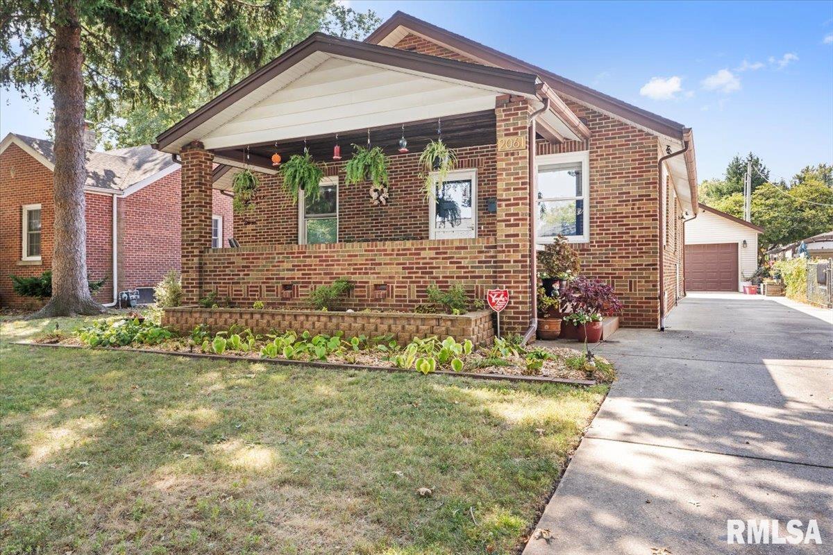 2061 North 20th Street Springfield, IL 62702 - Photo 1 of 37 Gallery Image 1