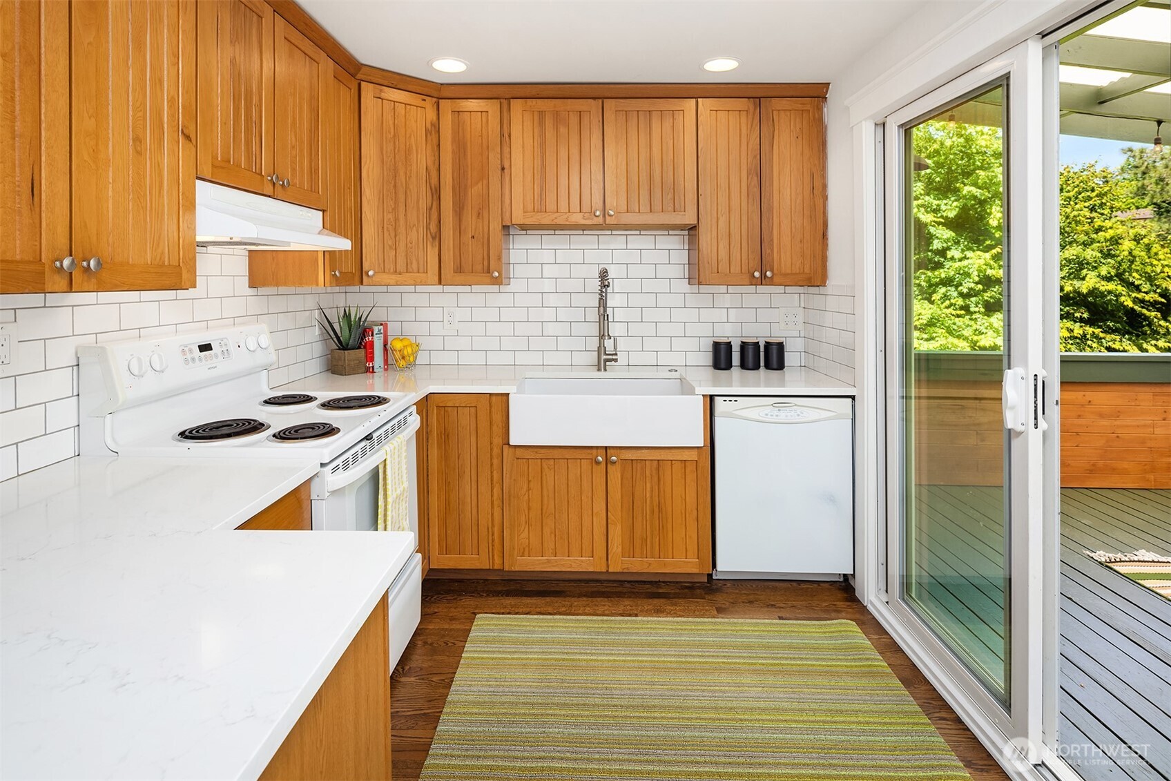 8418 9th Avenue Southwest Seattle, WA 98106 - Photo 9 of 35