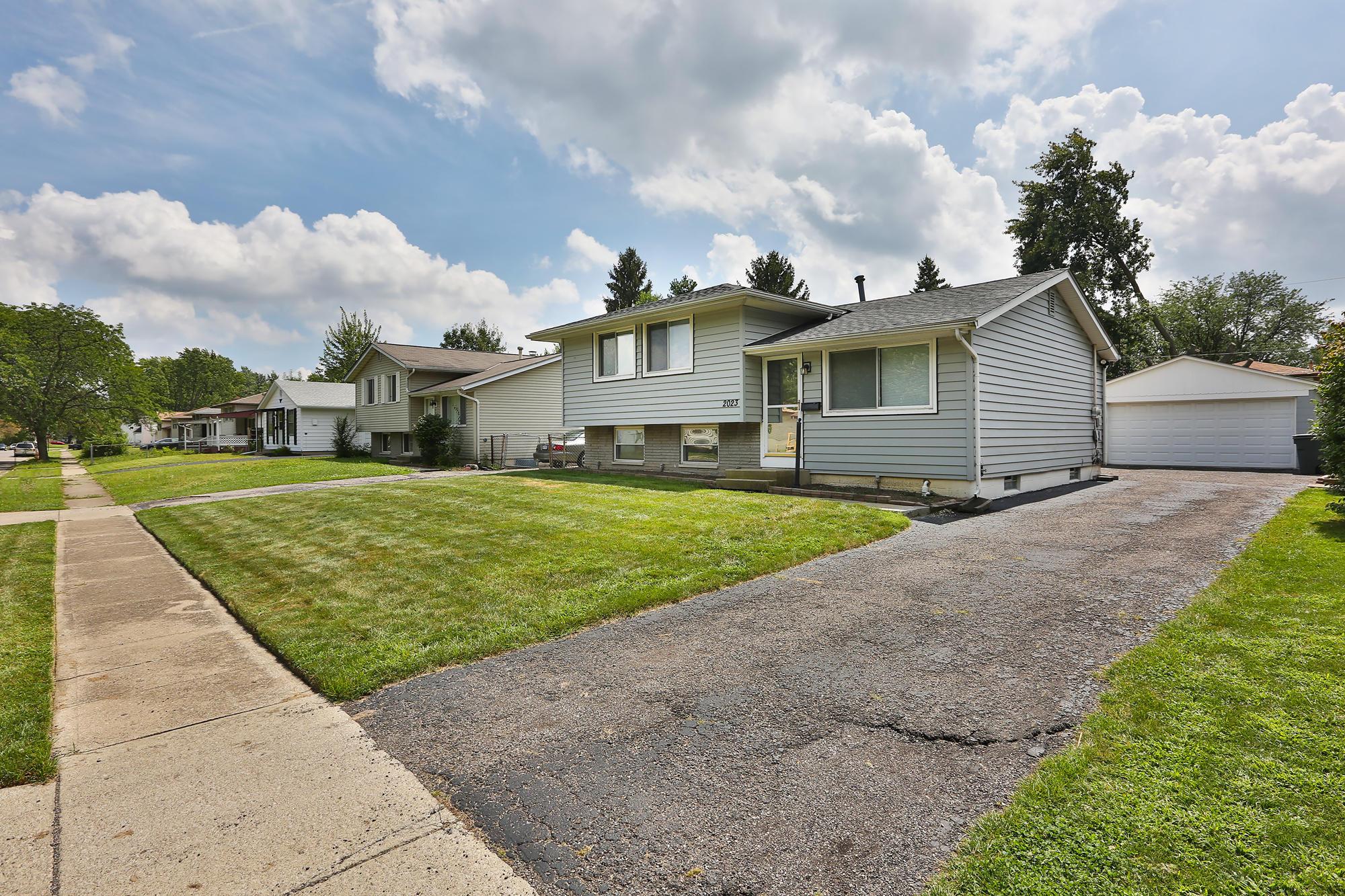 2023 Brookfield Road Columbus, OH 43229 - Photo 3 of 32 Gallery Image 3