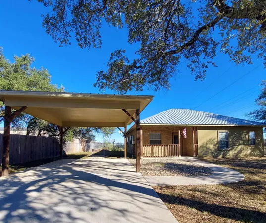 $1,800 | 300 Knights Row, Cottonwood Shores, TX 78657