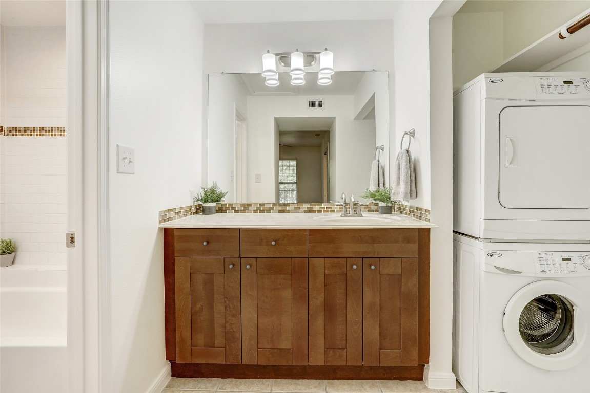 7685 Northcross Drive, Unit 426 Austin, TX 78757 - Photo 13 of 35 a bathroom with a sink and a mirror