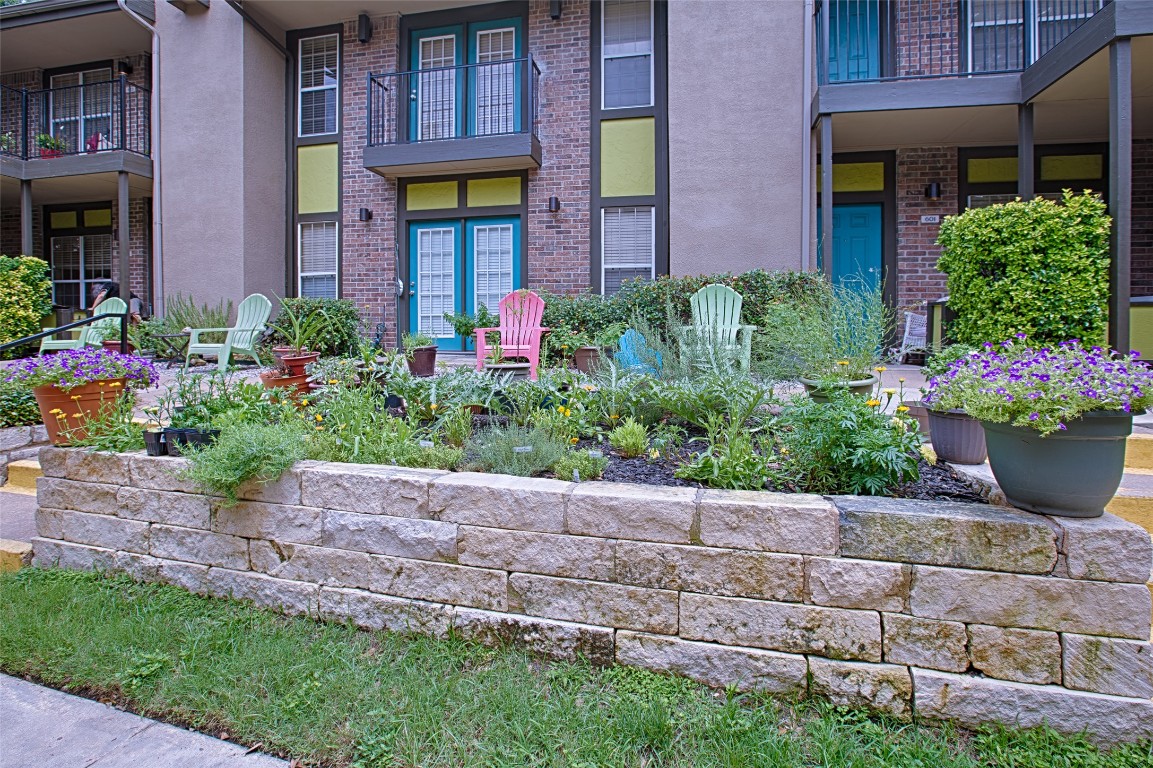 7685 Northcross Drive, Unit 426 Austin, TX 78757 - Photo 34 of 35 a view of a house with a garden and plants