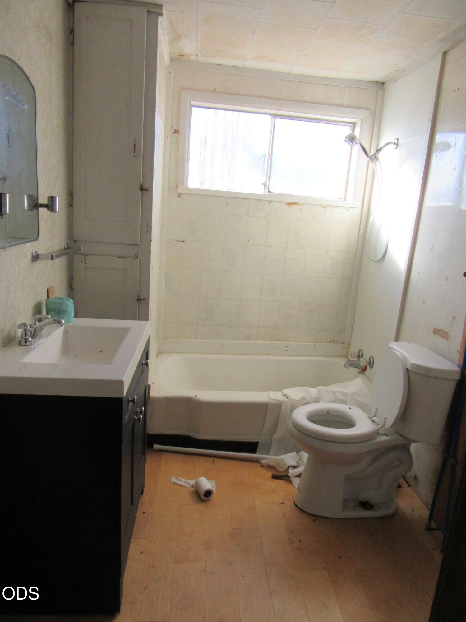 9805 East Langell Valley Road Bonanza, OR 97623 - Photo 8 of 41 a bathroom with a sink toilet and shower