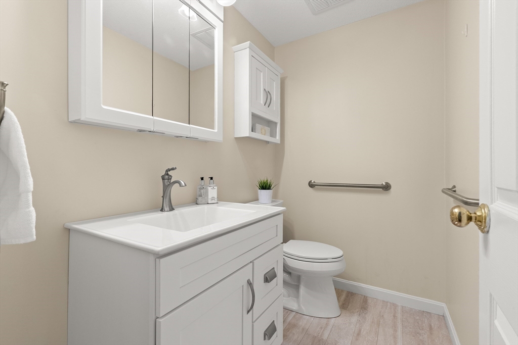 13 Mills Point, Unit 13 Middleton, MA 01949 - Photo 12 of 42