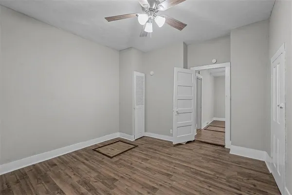 $1,299 | 908 East Houston Street, Sherman, TX 75090