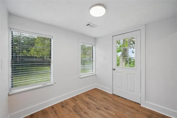 $1,299 | 908 East Houston Street, Sherman, TX 75090