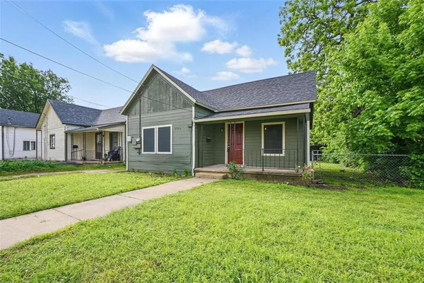$1,299 | 908 East Houston Street, Sherman, TX 75090