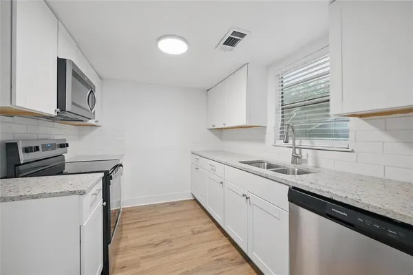 $1,299 | 908 East Houston Street, Sherman, TX 75090