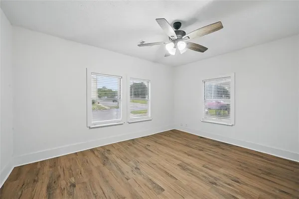 $1,299 | 908 East Houston Street, Sherman, TX 75090