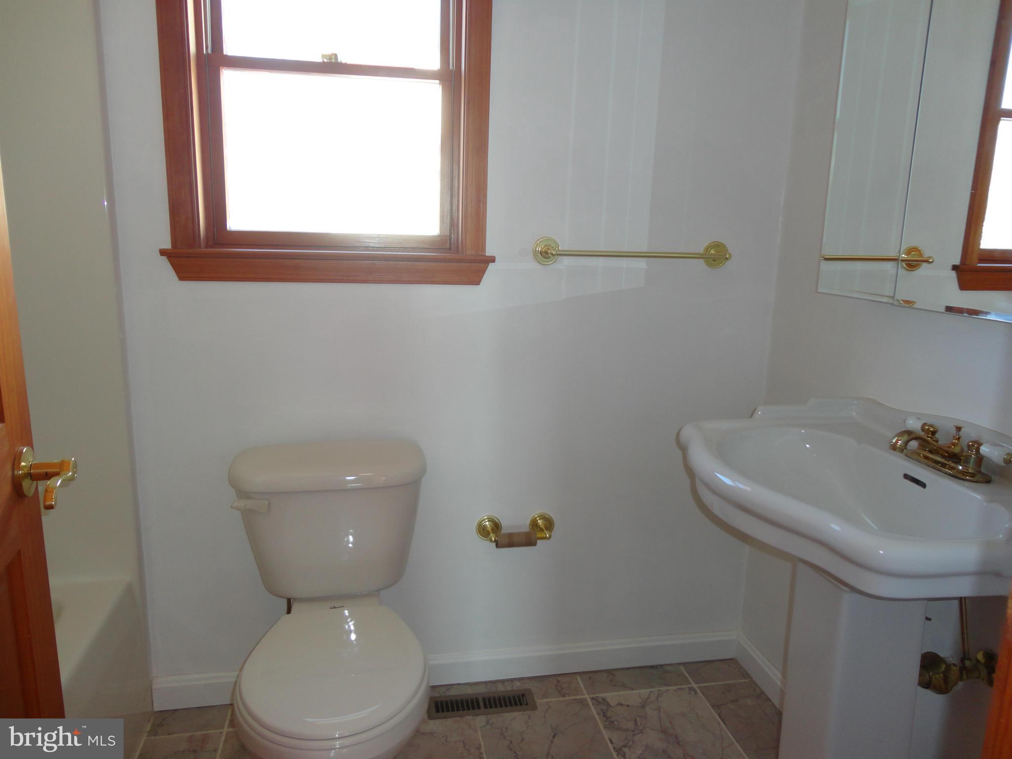 2806 3rd Street Baltimore, MD 21219 - Photo 17 of 24 Bath