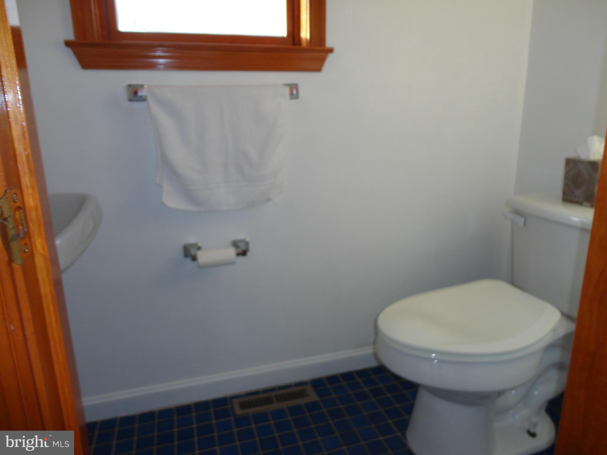 2806 3rd Street Baltimore, MD 21219 - Photo 18 of 24 Bath