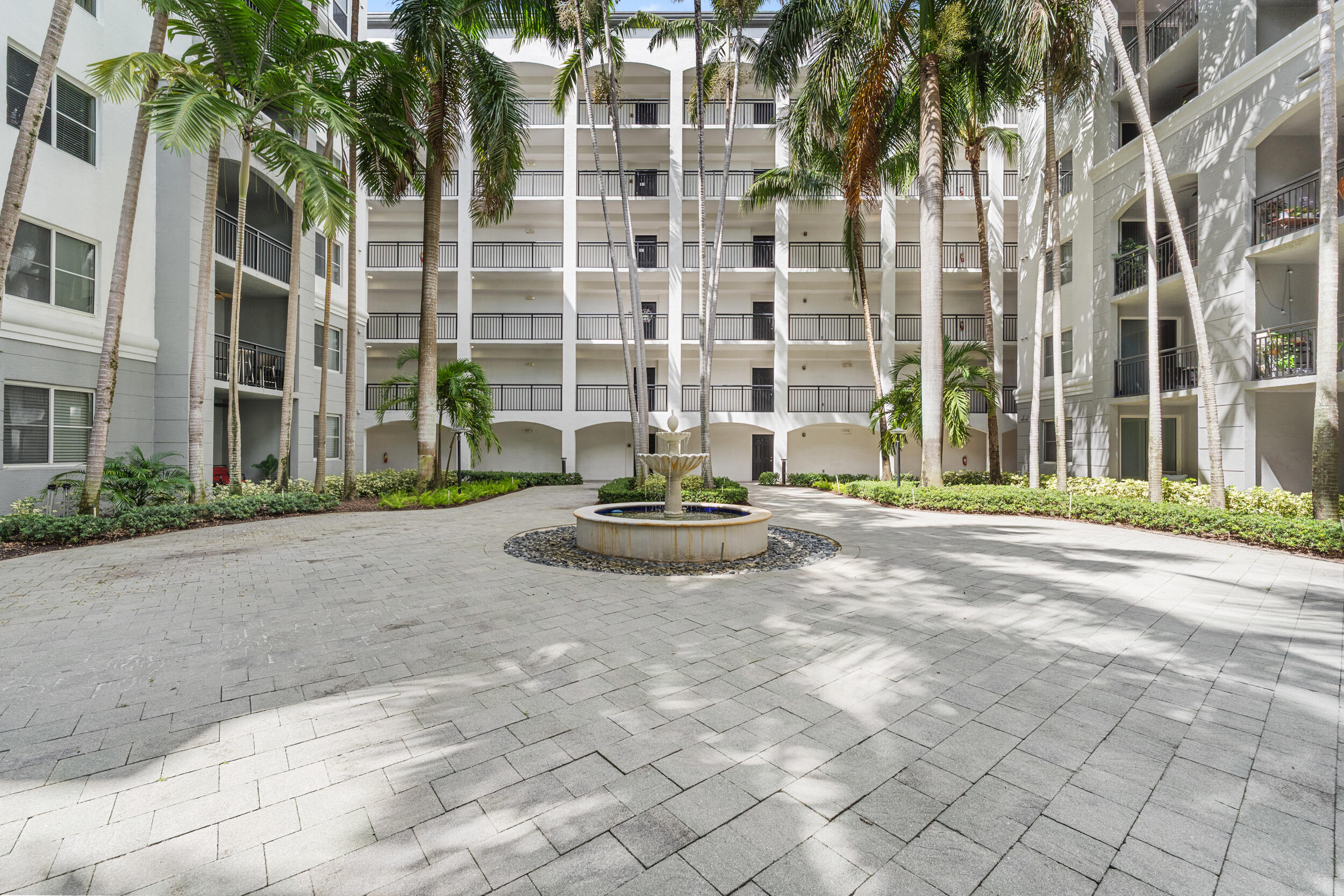 1690 Renaissance Commons Boulevard, Unit 1312 Boynton Beach, FL 33426 - Photo 33 of 44 33_vizcaya lakes - courtyard