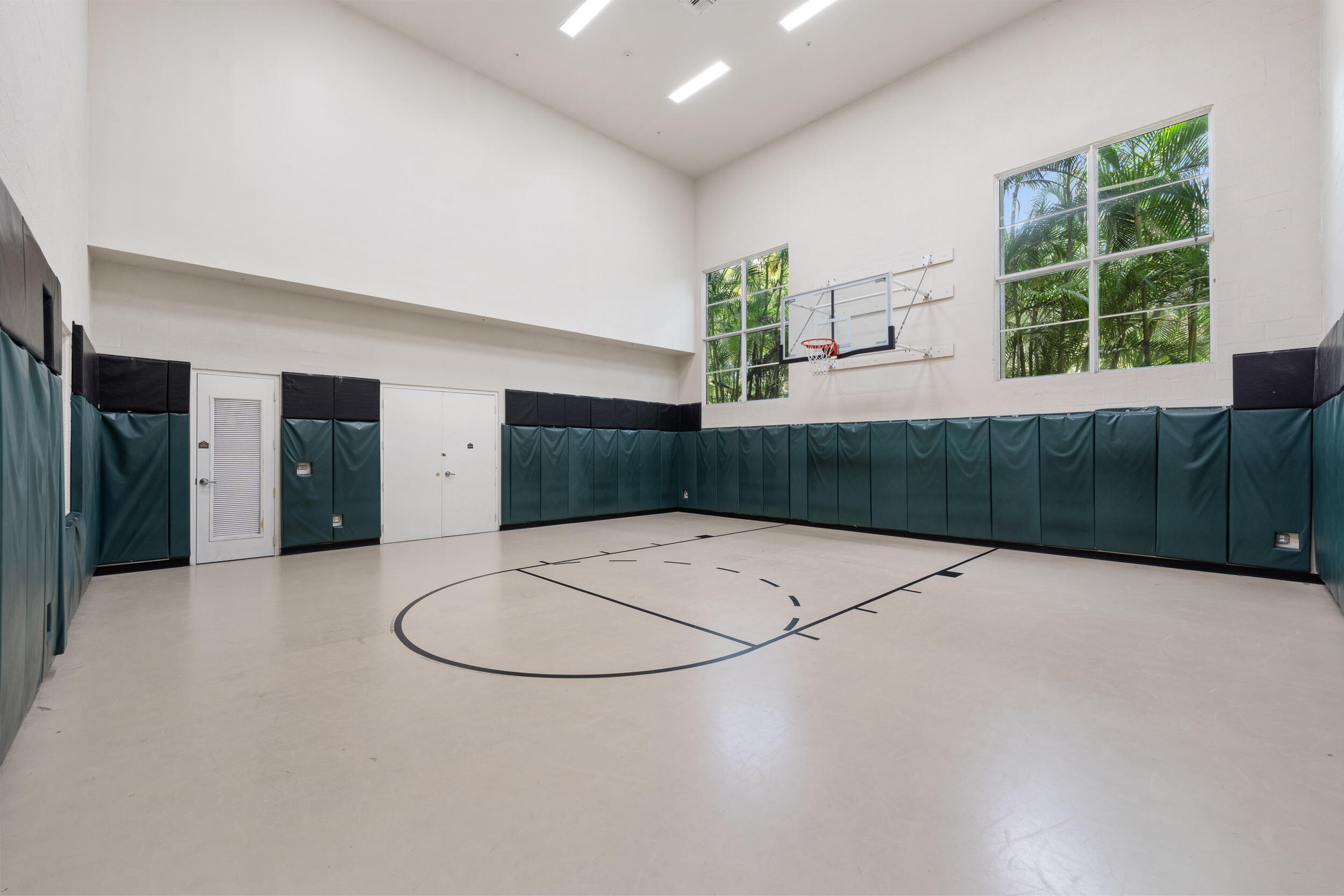 1690 Renaissance Commons Boulevard, Unit 1312 Boynton Beach, FL 33426 - Photo 35 of 44 36_vizcaya lakes - basketball