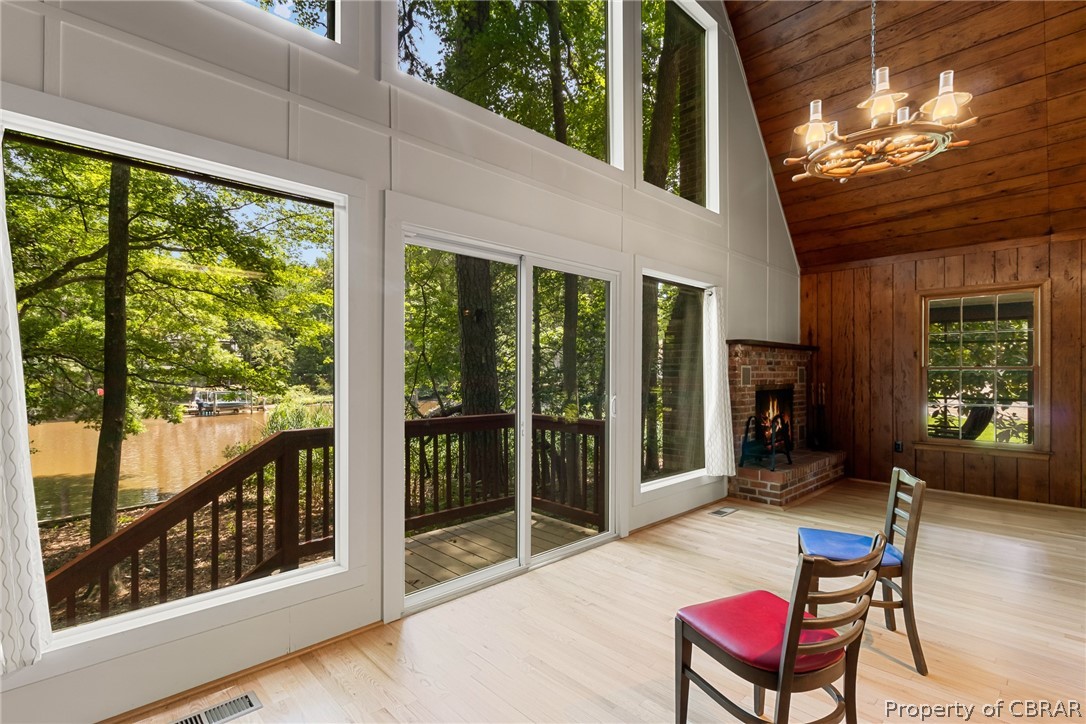 94 Nottingham Drive Reedville, VA 22539 - Photo 11 of 34 Dining area.