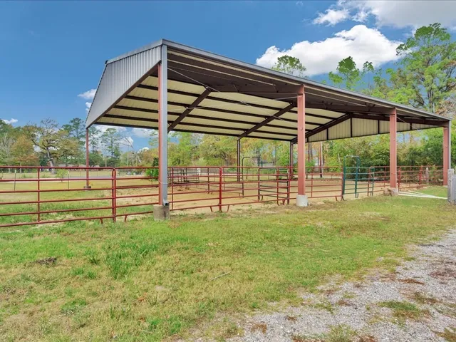 a view of a house with backyard and porch