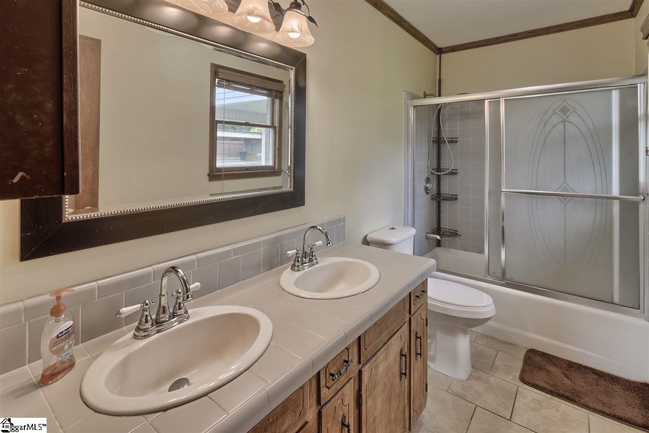 597 West Nelson Road Fountain Inn, SC 29644 - Photo 15 of 33