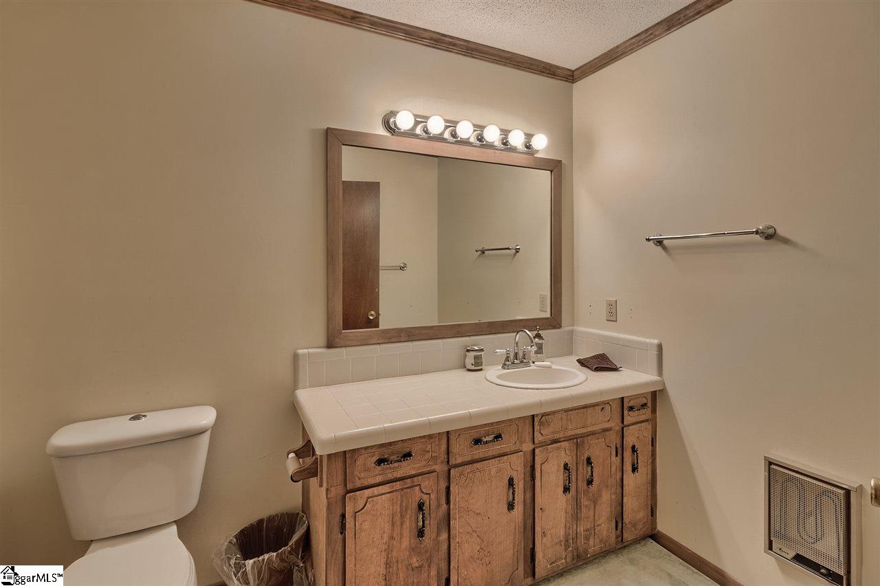 597 West Nelson Road Fountain Inn, SC 29644 - Photo 16 of 33