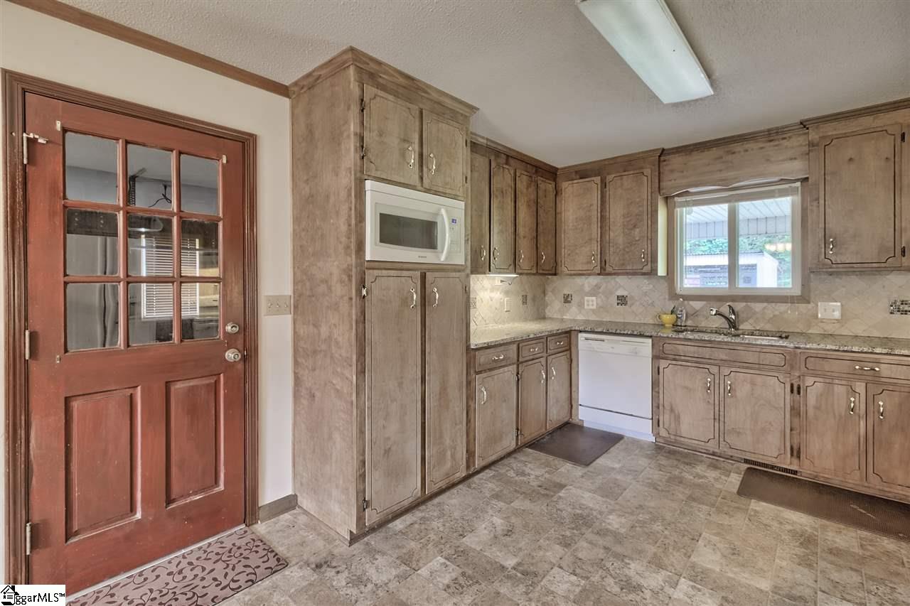 597 West Nelson Road Fountain Inn, SC 29644 - Photo 3 of 33