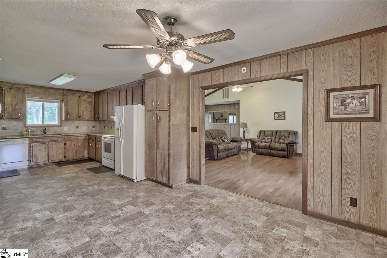 597 West Nelson Road Fountain Inn, SC 29644 - Photo 4 of 33