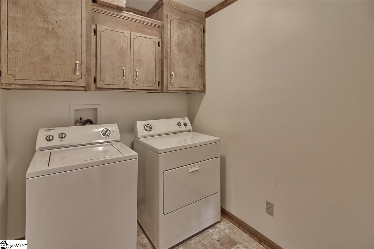 597 West Nelson Road Fountain Inn, SC 29644 - Photo 7 of 33