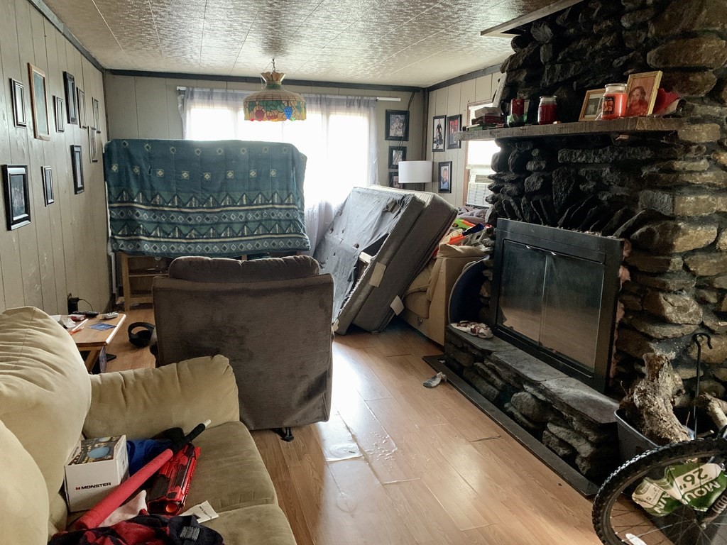 21 R Summit Street Clinton, MA 01510 - Photo 3 of 9 Gallery Image 3