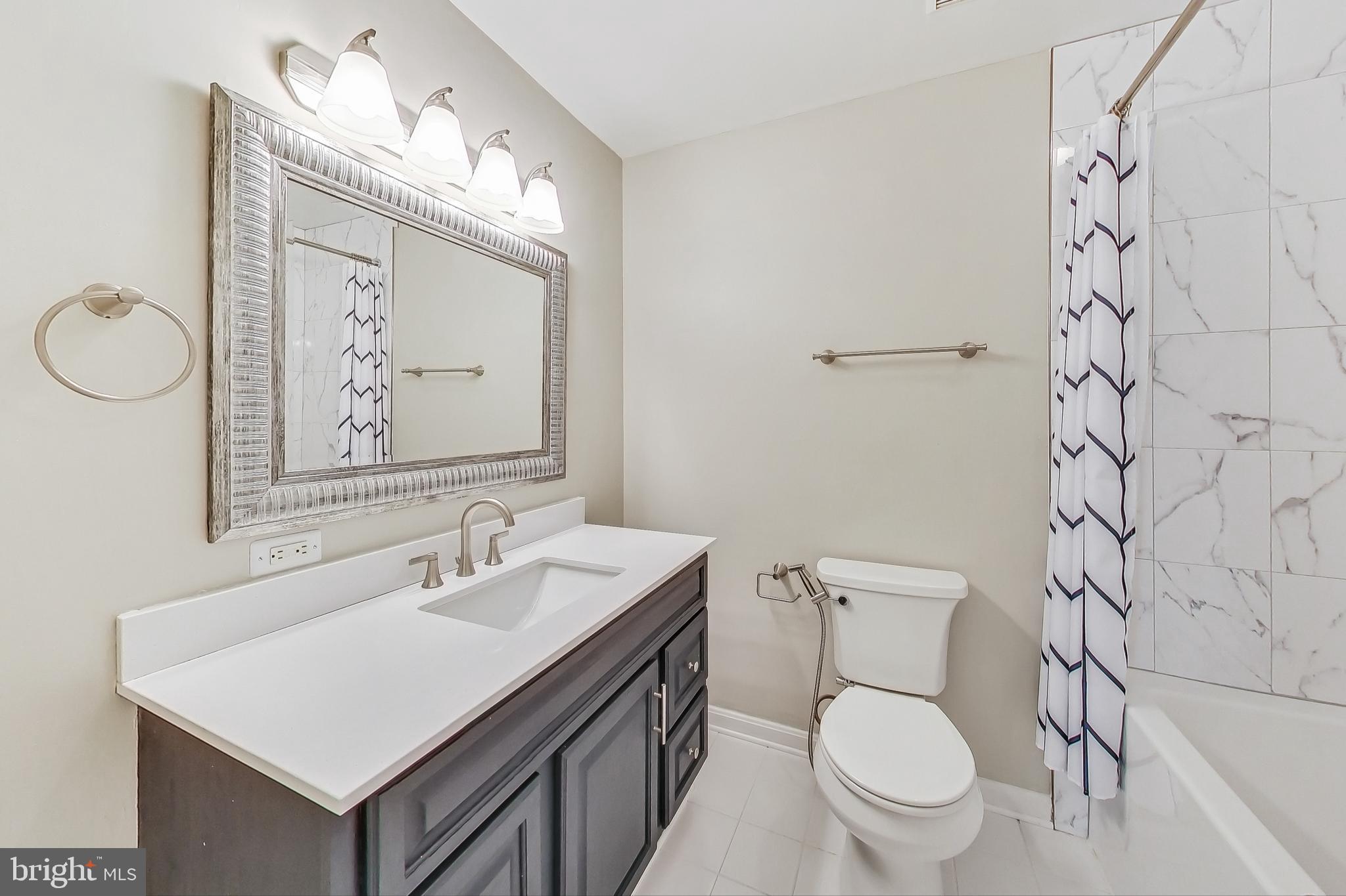 19404 Rena Court Brookeville, MD 20833 - Photo 20 of 44 Hall Bath