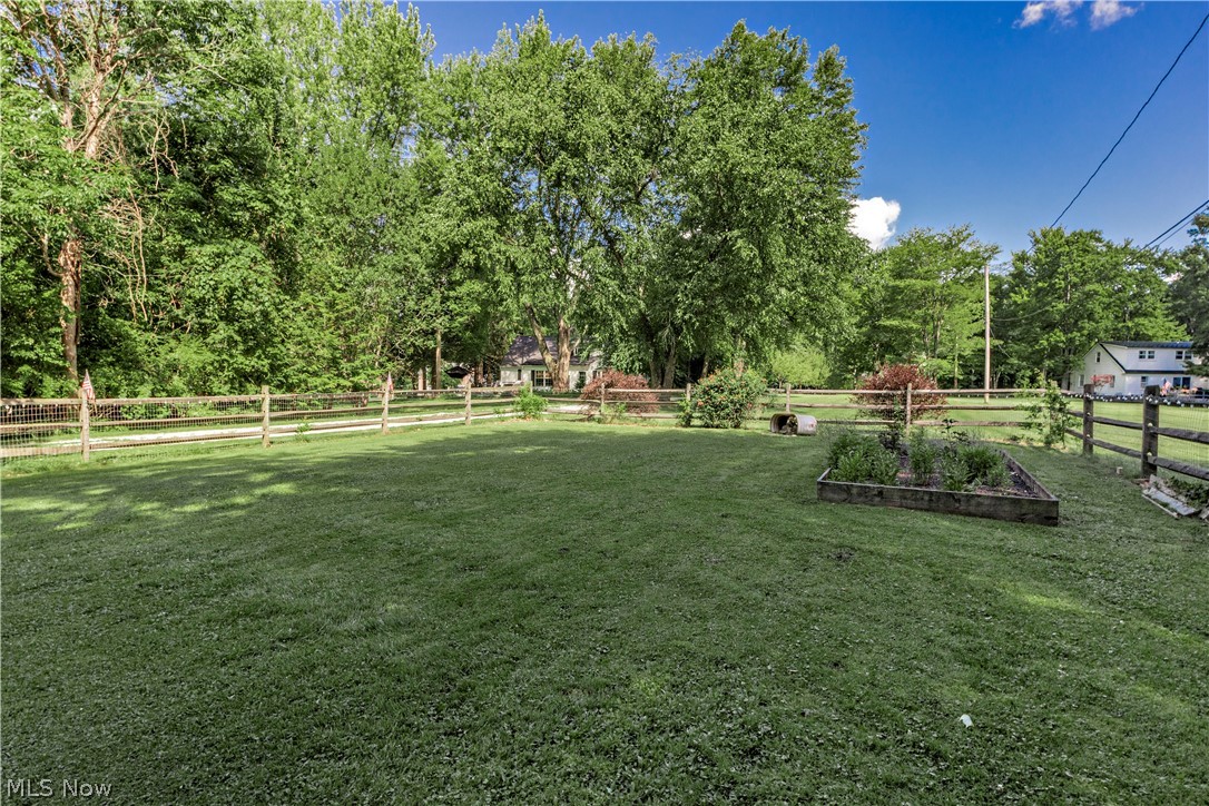 15879 Hemlock Road Chagrin Falls, OH 44022 - Photo 35 of 47