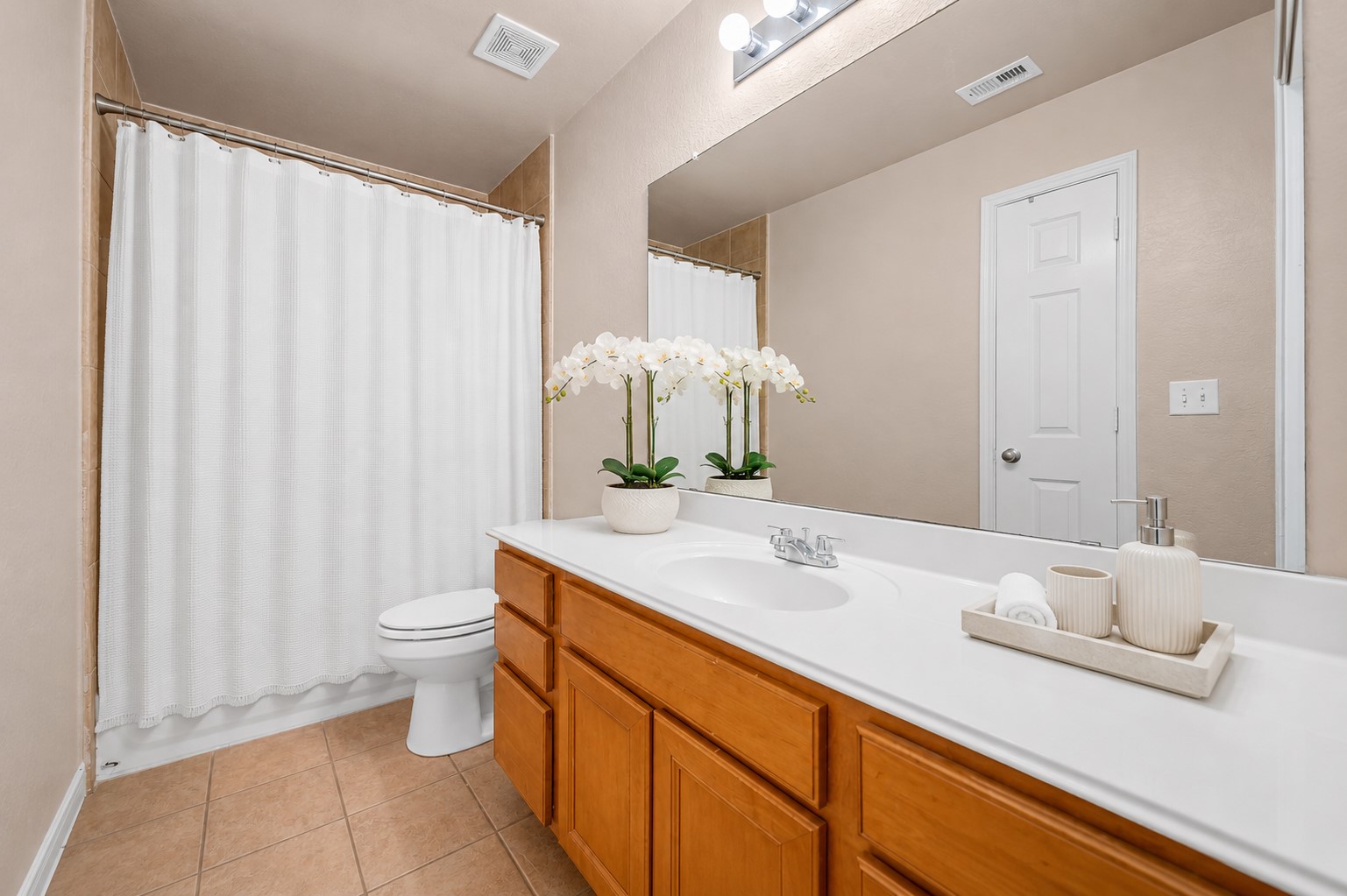 5406 Quarry Ridge Road Richmond, TX 77407 - Photo 30 of 36 Full upstairs bathroom conveniently serving the secondary bedrooms and game room, featuring a spacious vanity with generous counter space, tub/shower combination, neutral finishes, and fresh, updated styling.