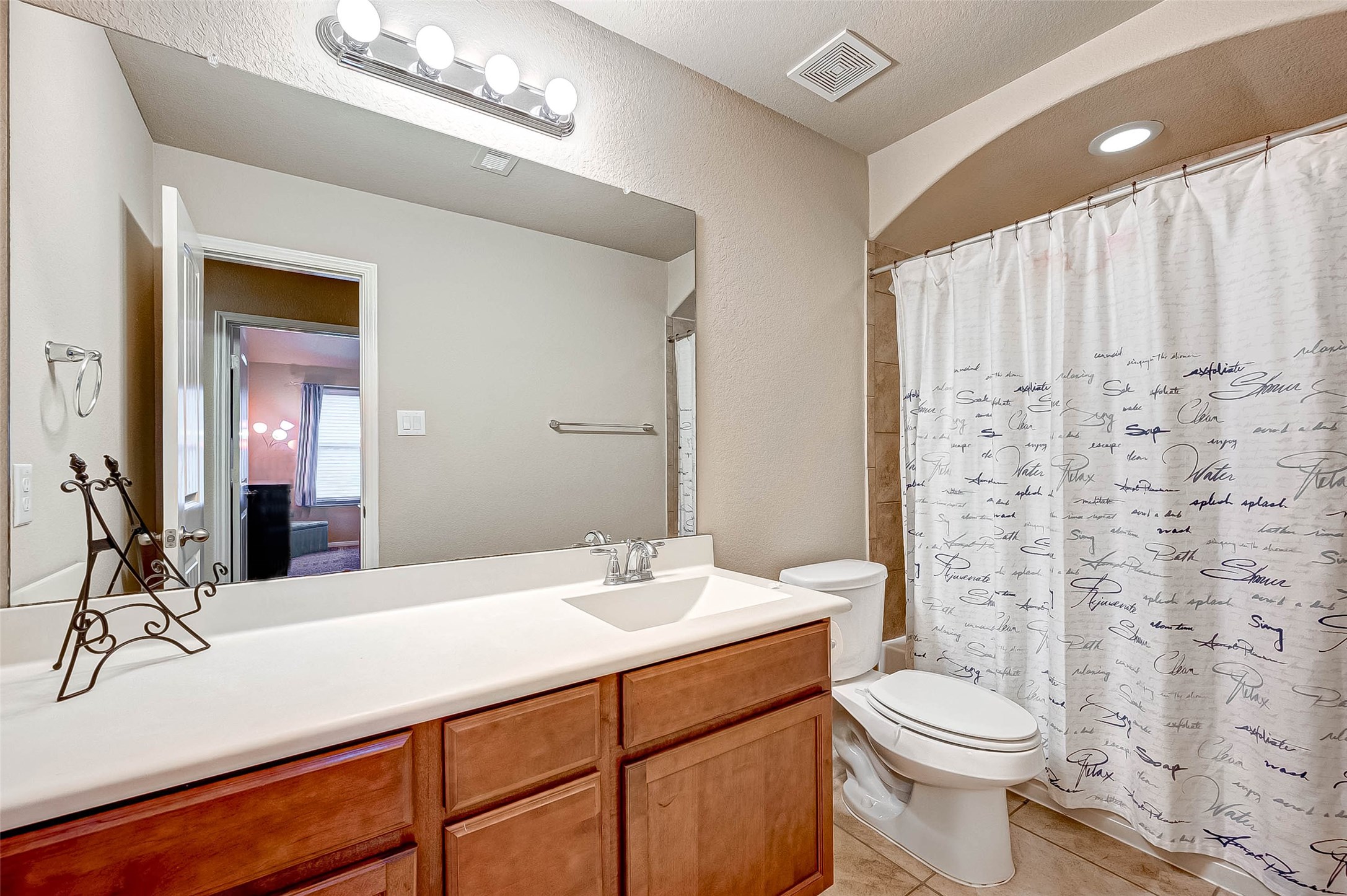 5614 Glenfield Spring Lane Spring, TX 77389 - Photo 29 of 36 Full Bathroom for Bedrooms 2 & 3.