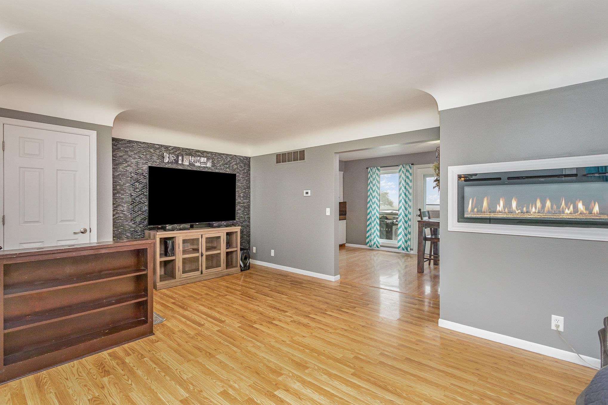 316 South Tuscola Road Bay City, MI 48708 - Photo 6 of 32
