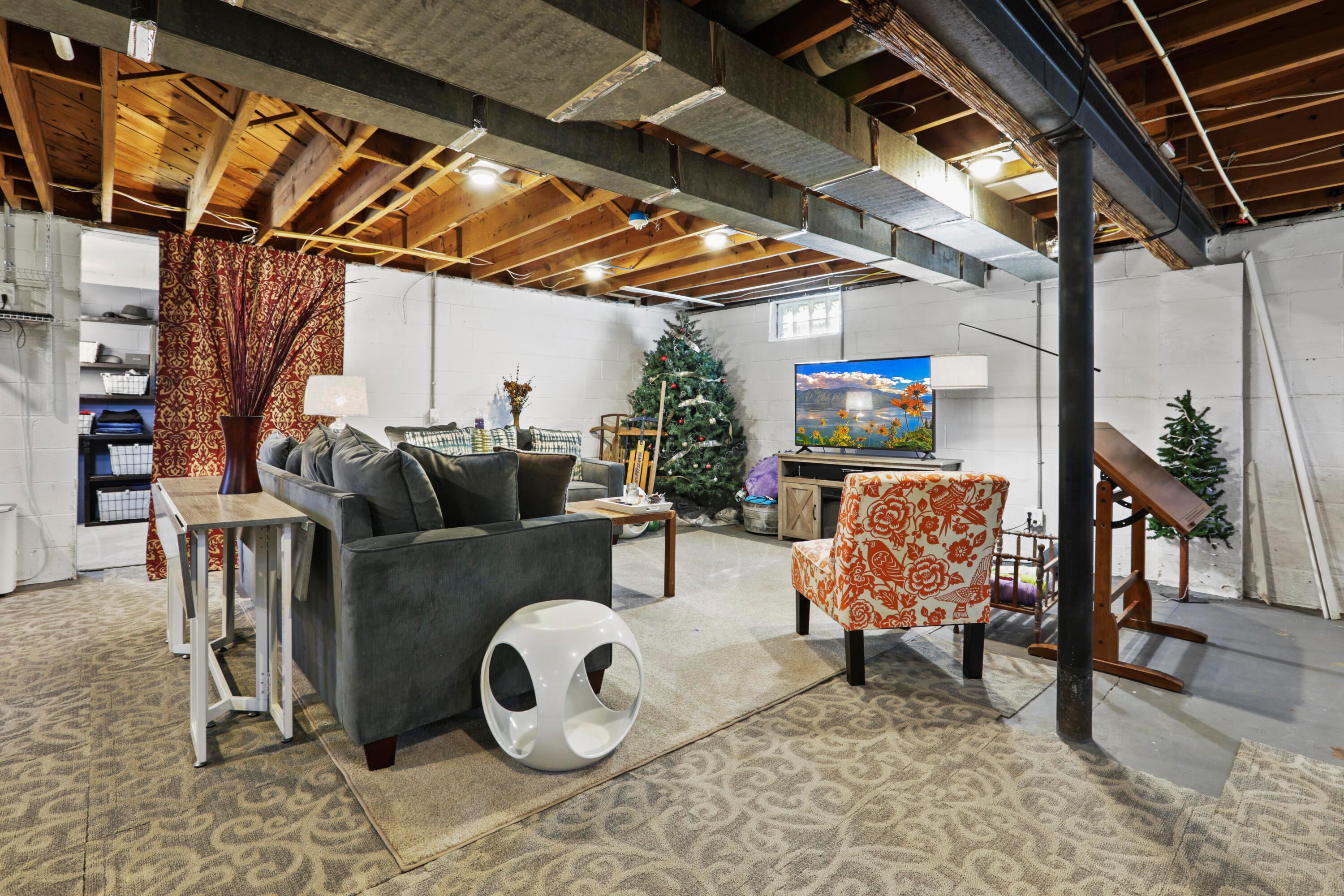 1030 Williams Road Columbus, OH 43207 - Photo 27 of 39 Tons of Space!