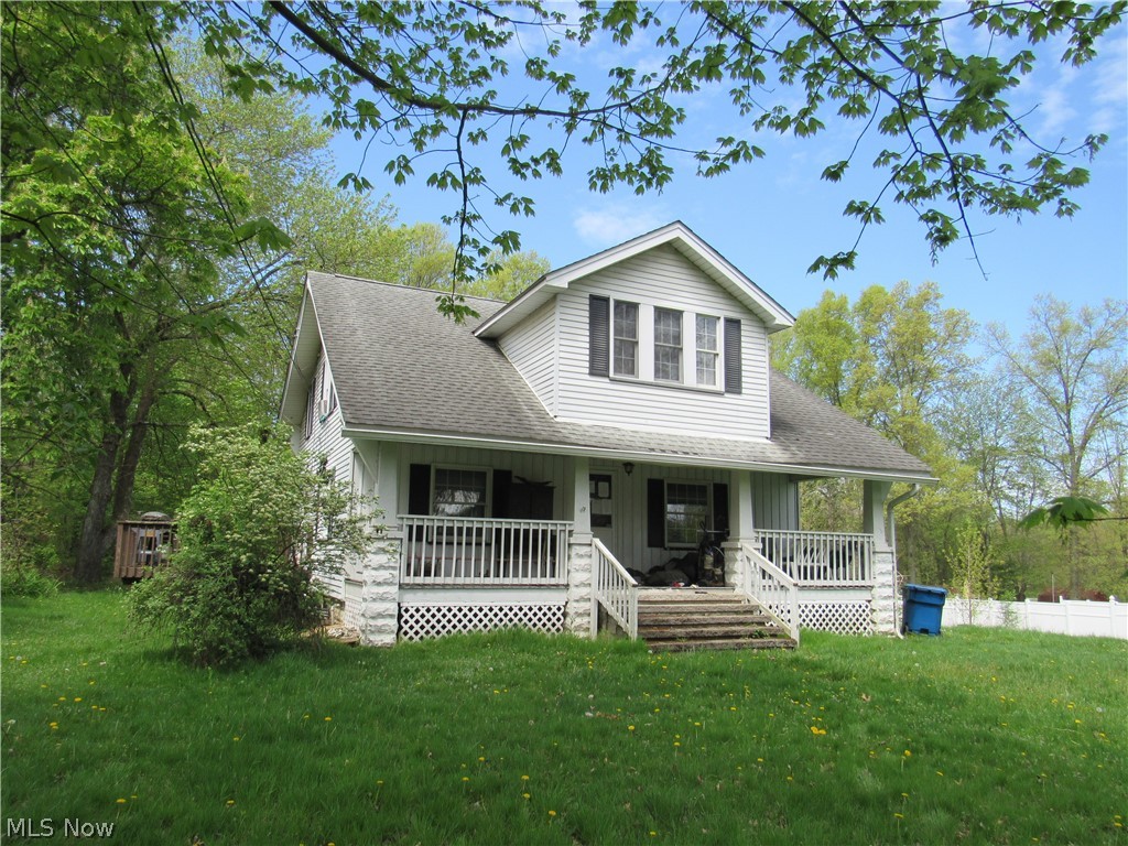 3462 Niles Carver Road Mineral Ridge, OH 44440 - Photo 2 of 33 View of front of home with a front yard and a porch