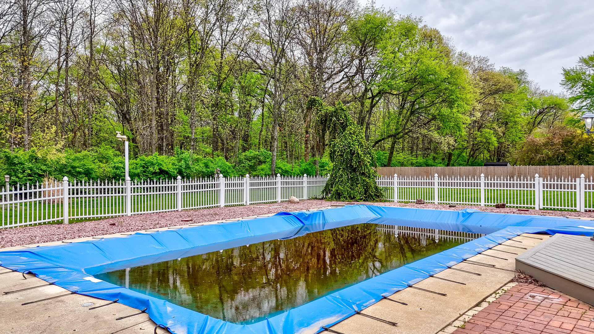 3094 East 1888th Road Ottawa, IL 61350 - Photo 33 of 43 a view of a backyard with swimming pool