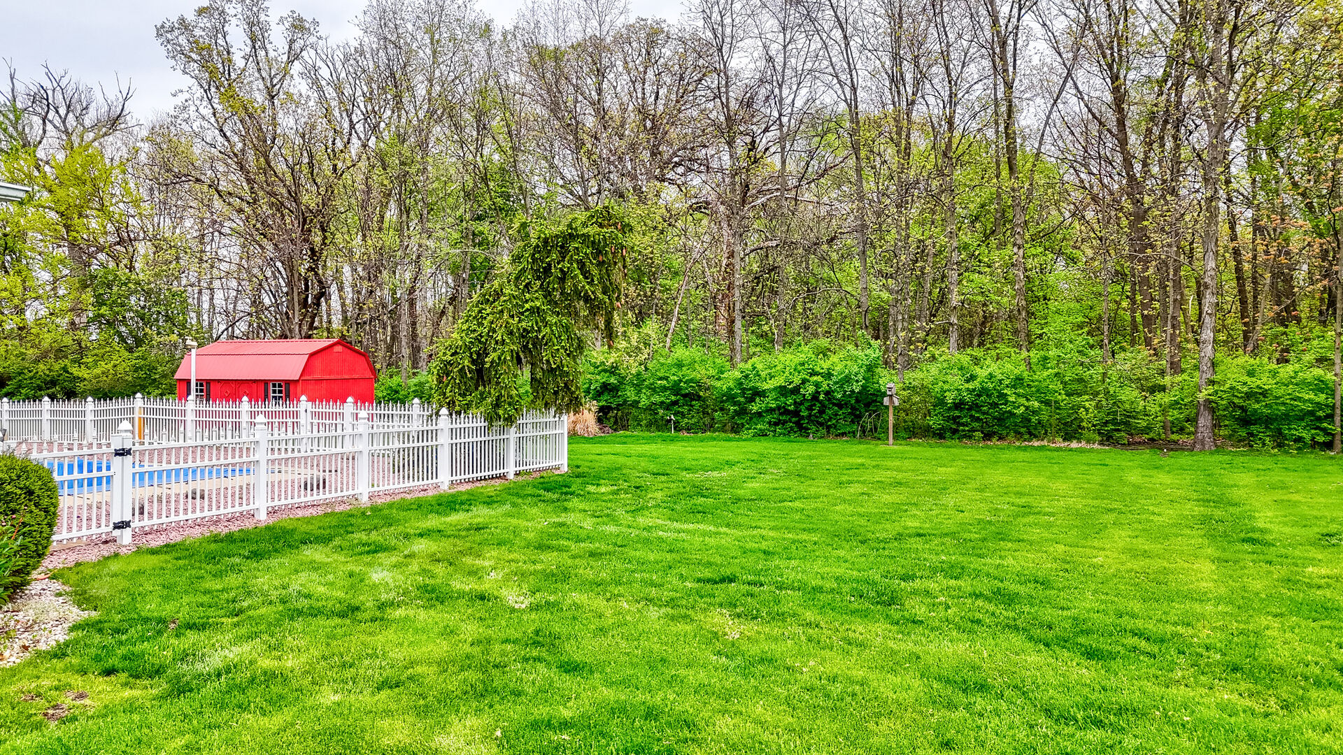 3094 East 1888th Road Ottawa, IL 61350 - Photo 37 of 43 a view of a garden with a house in the background