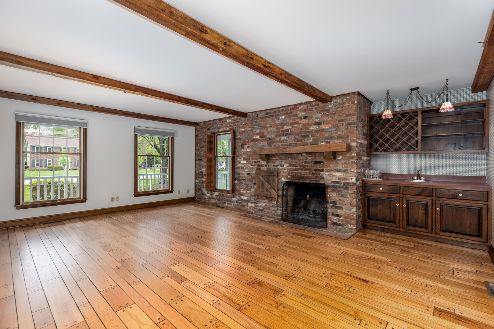 3094 East 1888th Road Ottawa, IL 61350 - Photo 5 of 43 a view of a livingroom with a fireplace and window