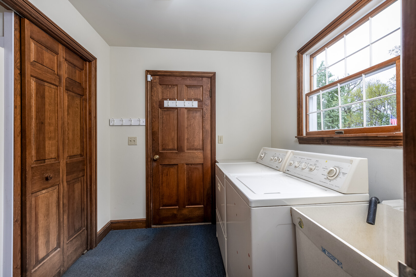3094 East 1888th Road Ottawa, IL 61350 - Photo 10 of 43 a utility room with dryer and washer