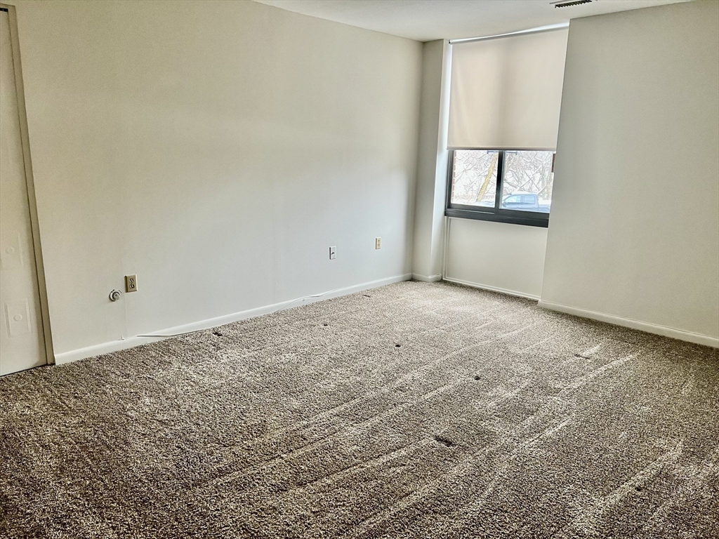 1004 Paradise Road, Unit 1L Swampscott, MA 01907 - Photo 22 of 28 an empty room with windows