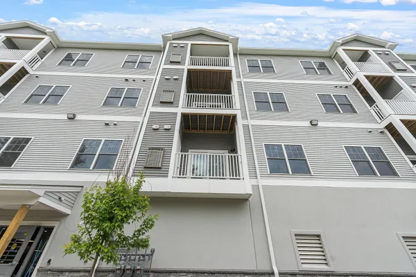 $459,900 | 10100 South Willow Street, Unit 303, Manchester, NH 03109