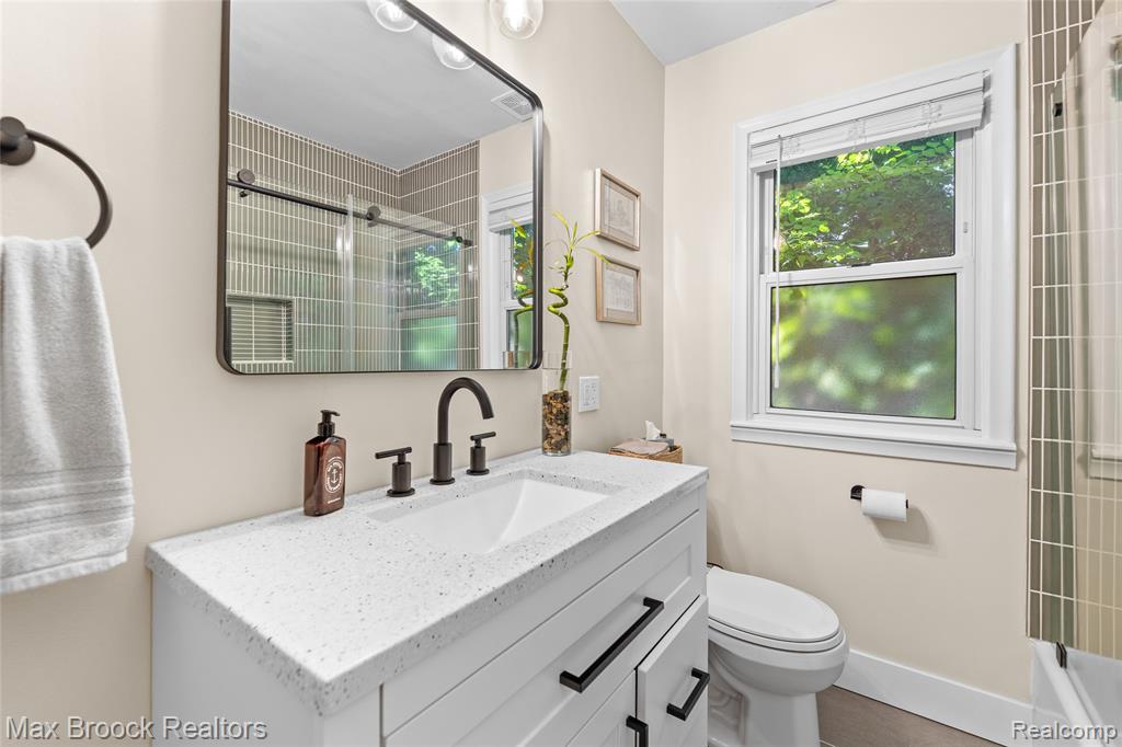 2826 Bembridge Road Royal Oak, MI 48073 - Photo 13 of 24 Gallery Image 13