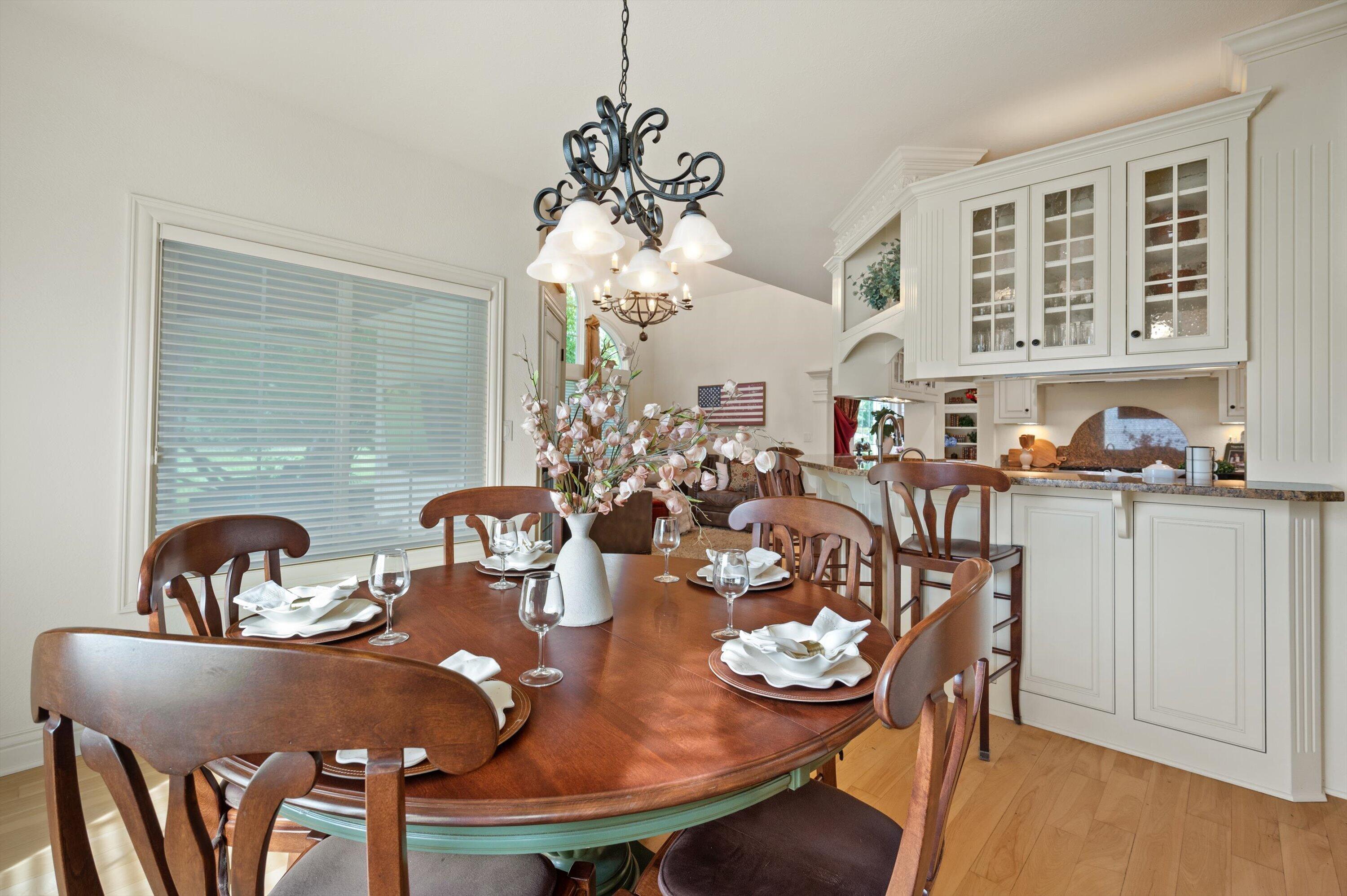264 Steeple Pointe Circle Delafield, WI 53018 - Photo 19 of 120 Dinette