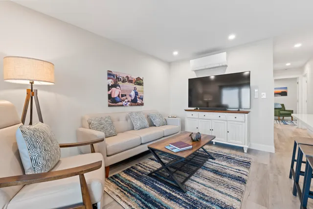 $3,299,000 | 117 Perkins Cove Road, Ogunquit, ME 03907