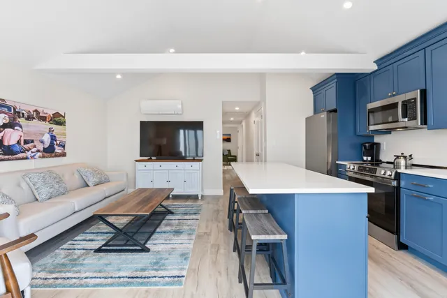 $3,299,000 | 117 Perkins Cove Road, Ogunquit, ME 03907