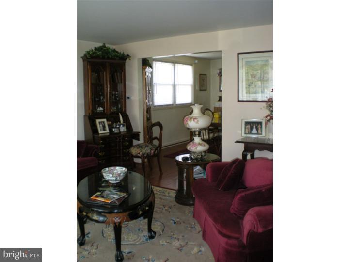 325 Candlewood Road Broomall, PA 19008 - Photo 11 of 19 Living Room