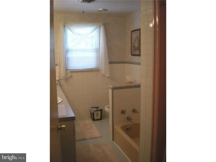 325 Candlewood Road Broomall, PA 19008 - Photo 18 of 19 Bathroom