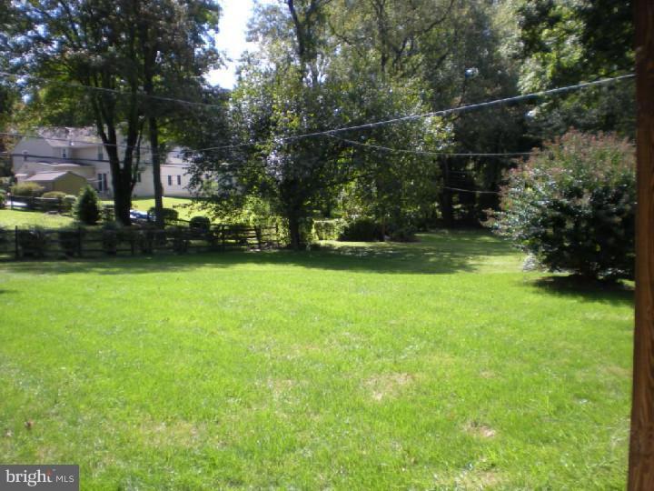 325 Candlewood Road Broomall, PA 19008 - Photo 9 of 19 Back Yard