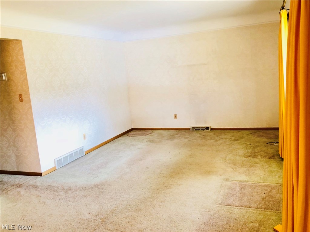 13525 Carpenter Road Garfield Heights, OH 44125 - Photo 3 of 19